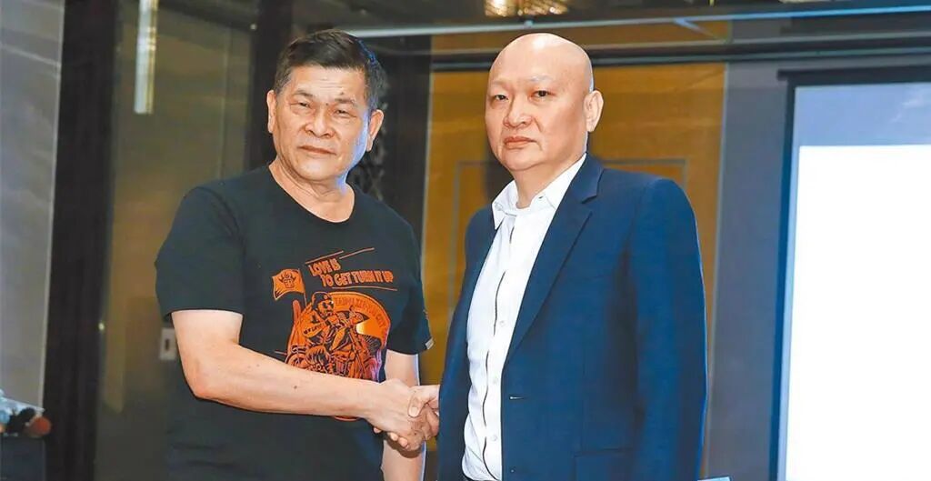 ▲左为台湾艺人澎恰恰