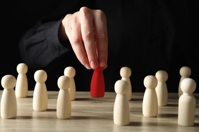 人员扩张会显著抬升企业的运营成本