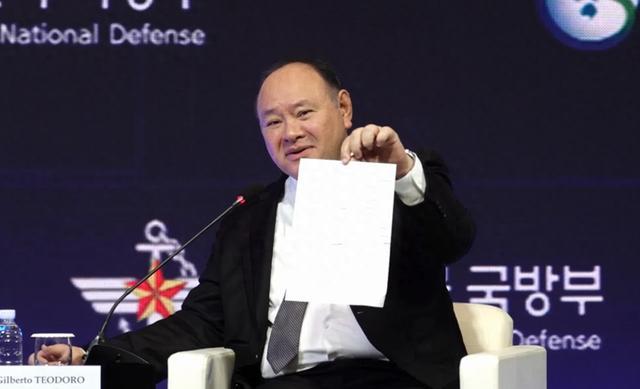 【菲防长借一张纸条大做文章】