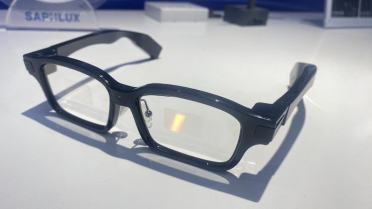 搭载赛福乐斯技术的AR眼镜样机 图片来源西安高新区