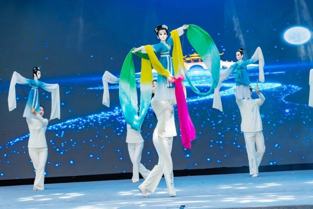 2.嫦娥舒袖剧照2.jpg