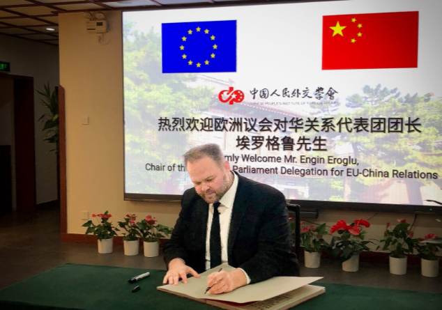 2025年11月，埃罗格鲁拜访中国。埃罗格鲁的X