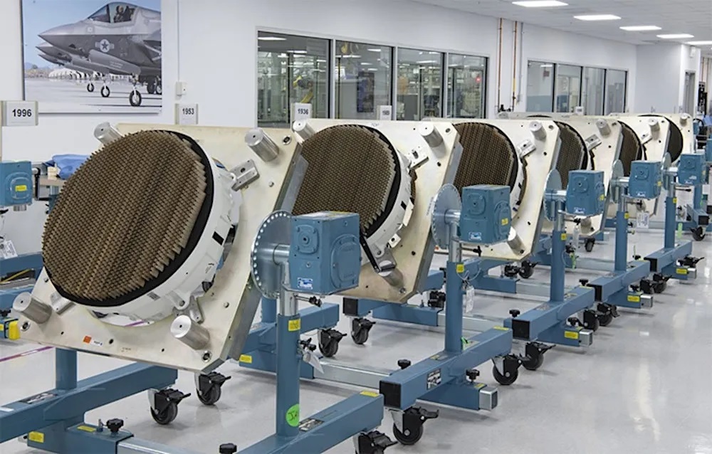 现款F-35安装的AN/APG-81有源相控阵火控雷达