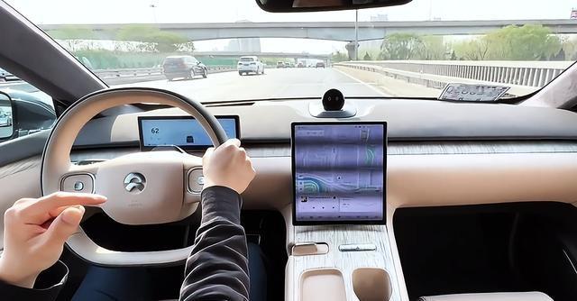 手持四十万,开完良马530再换蔚来ET7,才懂两者差距已不在一个线索!-有驾