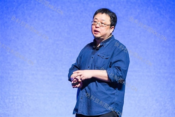 罗永浩再谈作念锤子手机：当别东谈主皆在抄异邦手机时 咱们作念出了不相似的东西
