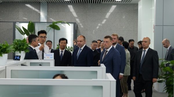 9月8日，俄罗斯联邦总统办公厅公民和团体信访局一行参访北京市市民热线服务中心。（受访者供图）