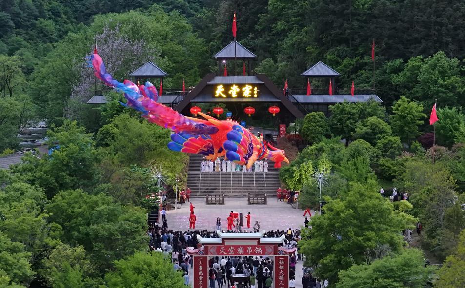 天堂寨化鱼成龙夜游。
