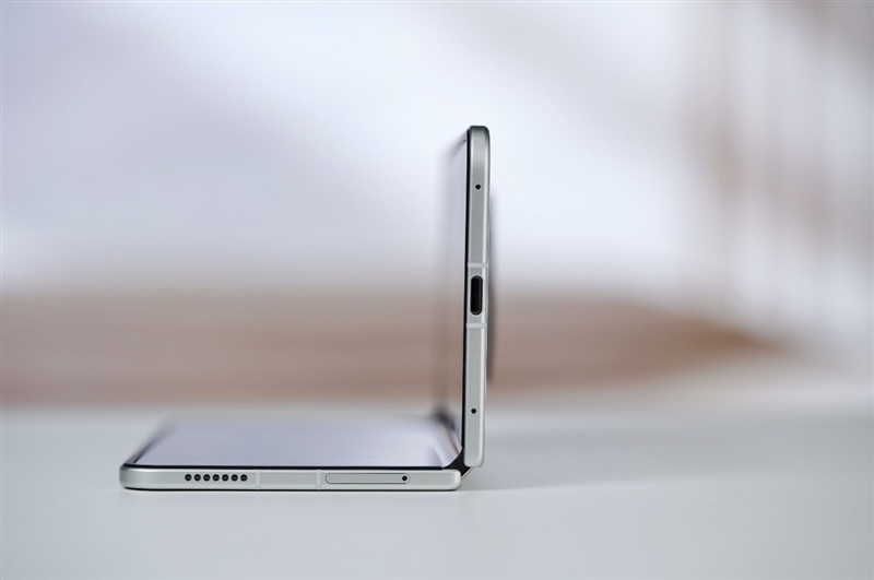 超强小V单同款影像系统 vivo X Fold6手机全面评测：一款用出了电脑味儿的大折屏