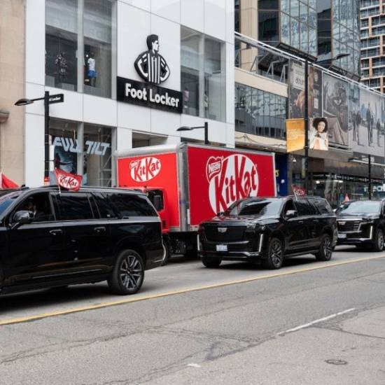 被偷12吨巧克力!雀巢给货车安排总统级安保:4辆凯迪拉克护航