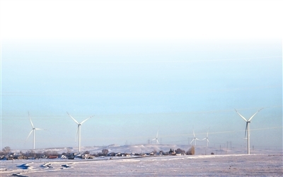 冬季，哈萨克斯坦阿克莫拉风电项目群场区白雪皑皑。本报记者 李 强摄