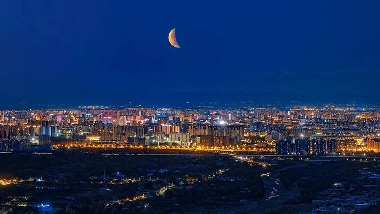 呼市夜景.jpg