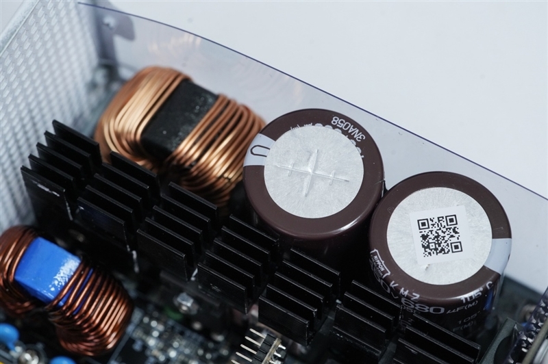 鑫谷电源翻身之作!昆仑九重KE-1300P评测:噪音极低 12V输出电压稳得没治了