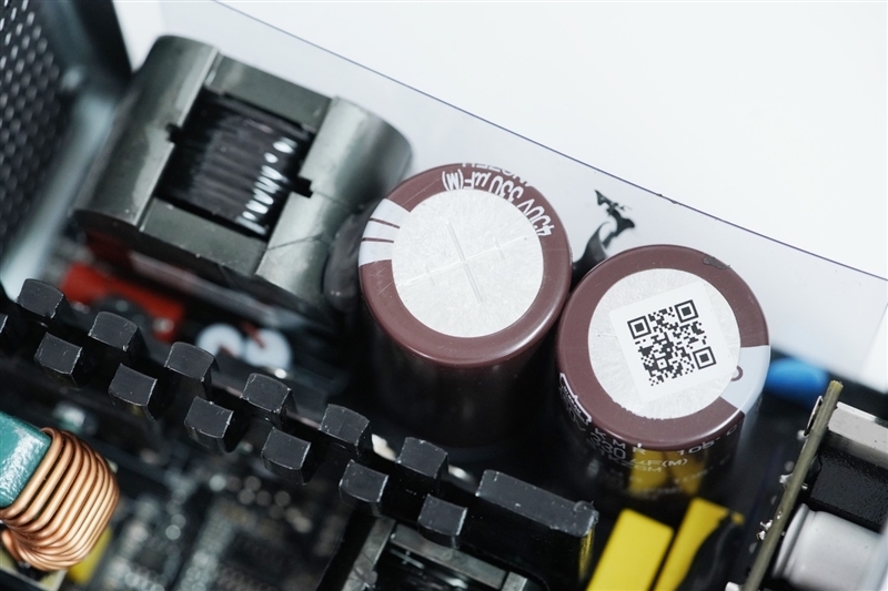 鑫谷数智金牌DM-850G电源评测:双MCU芯片加量不加价!12V输出平稳极限负载超1000W