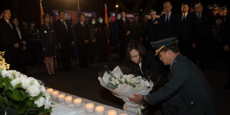 黑鹰失事8将士殉职今明台北宾馆开放追悼 凤凰网