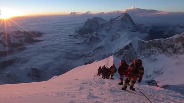 为防疫尼泊尔全国封锁，数百登山者被困喜马拉雅山
