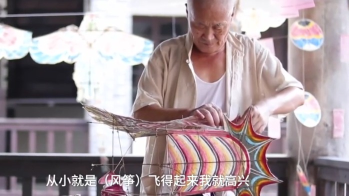重庆7旬“风筝老人”：制风筝60余年，绝活为50多米长龙头风筝