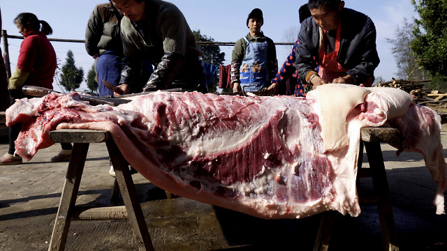 四川农村杀年猪屠夫解肉全过程犹如庖丁解牛干净利落