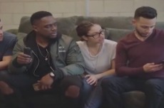 爆笑沙雕短片：当电视机里的通缉犯和你朋友长得一摸一样