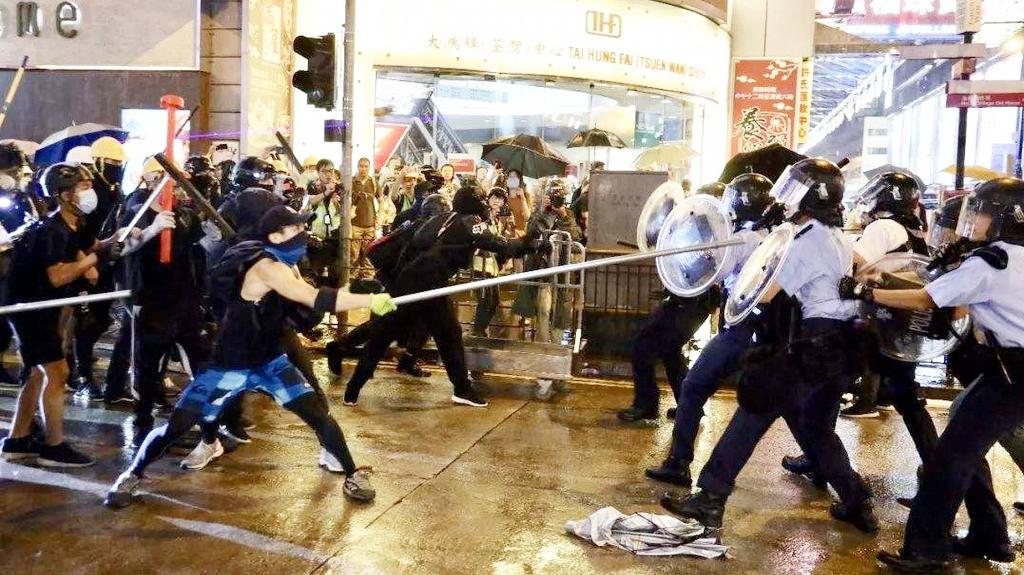 到底谁把香港年轻人推向深渊香港教授给出答案