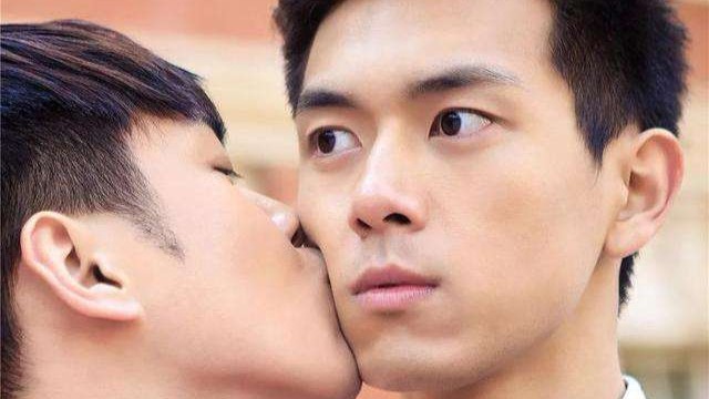 张若昀对李现的这一吻简直辣眼睛！