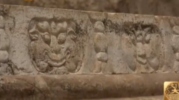 古墓石棺现神秘脸型图案，墓主人或是佛教教徒？