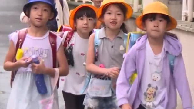 日本小学生都是独自去上学 家长为啥这么放心？