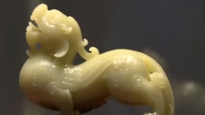 中国玉雕作品美轮美奂 黄玉工艺品更是其中的精品
