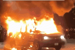 纽约民众抗议粗暴执法 警车在街头被点燃