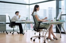 手臂酸麻胀痛 教你一个穴位有效缓解你的症状