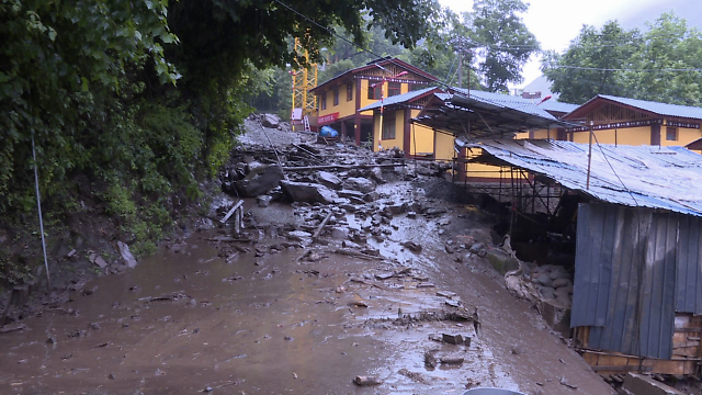 云南贡山连降暴雨 1人死亡4人失踪 泥石流塌方滑坡147处
