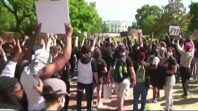 罕见！美国15州共动员5千国民警卫队执勤，2千人待命