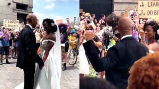 美国黑人夫妇婚礼现场遇示威游行 抗议现场秒变婚礼派对