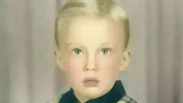 特朗普公布自己的童年照 随后照片遭到网友的各种恶搞