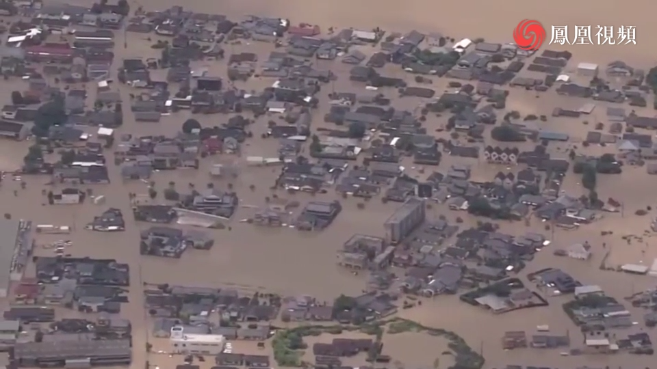 航拍日本九州泥石流洪灾：道路房屋全被淹 城市“浸泡”水中