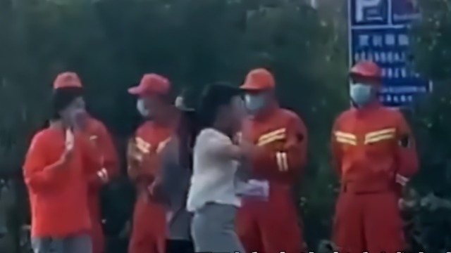 高考生给执勤消防员送水后续:"尴尬"的他笑了…