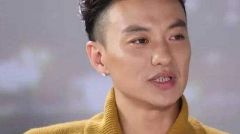 周一围：人们很容易在“我爱你”的同时进入“我恨你”