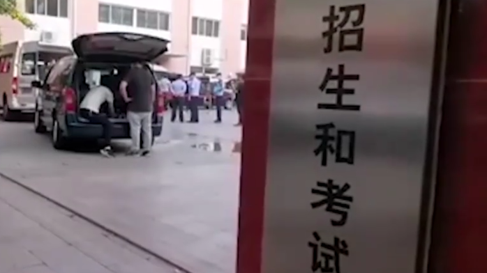 高考试卷绝密押送现场！印刷运送全程监控，民警武装跟车奔赴考场