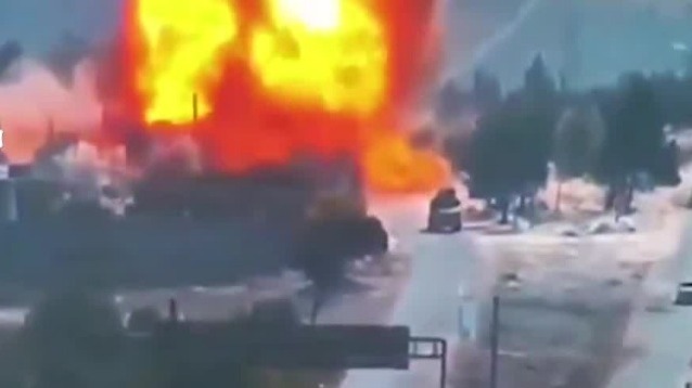 火光冲天！实拍俄土巡逻队在叙利亚遭炸弹袭击