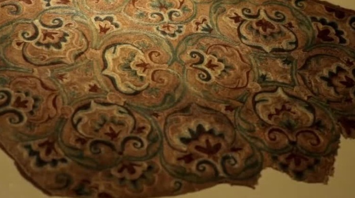 丝绸锦缎是丝路上最贵重的商品，丝路也因此得名