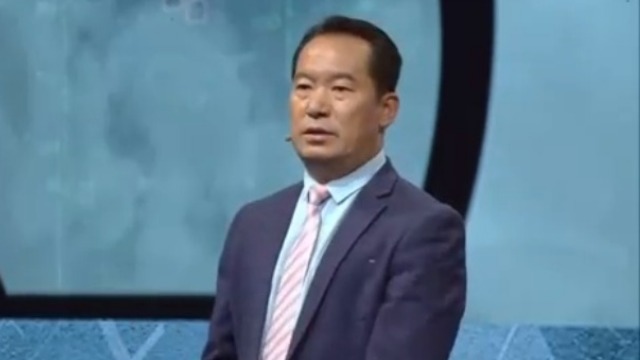 徐勇凌评价女飞行员：她们除了漂亮还有阳刚之气！