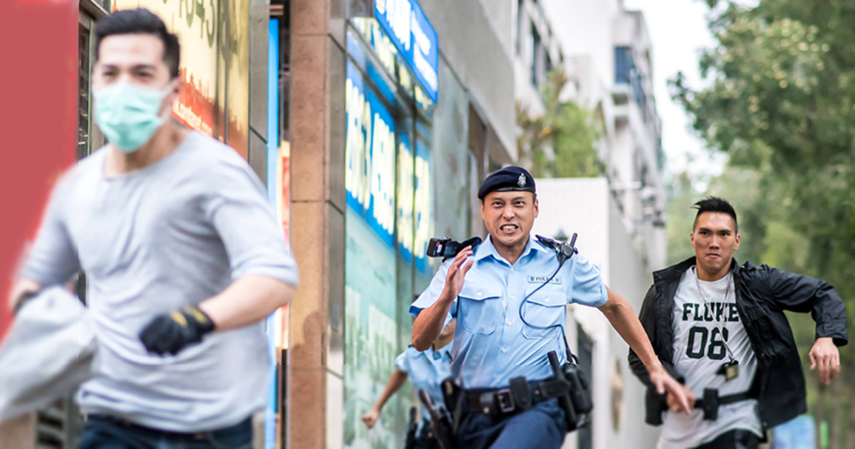 香港警司自从香港开始要民主一些人就挑唆别人挑战警察