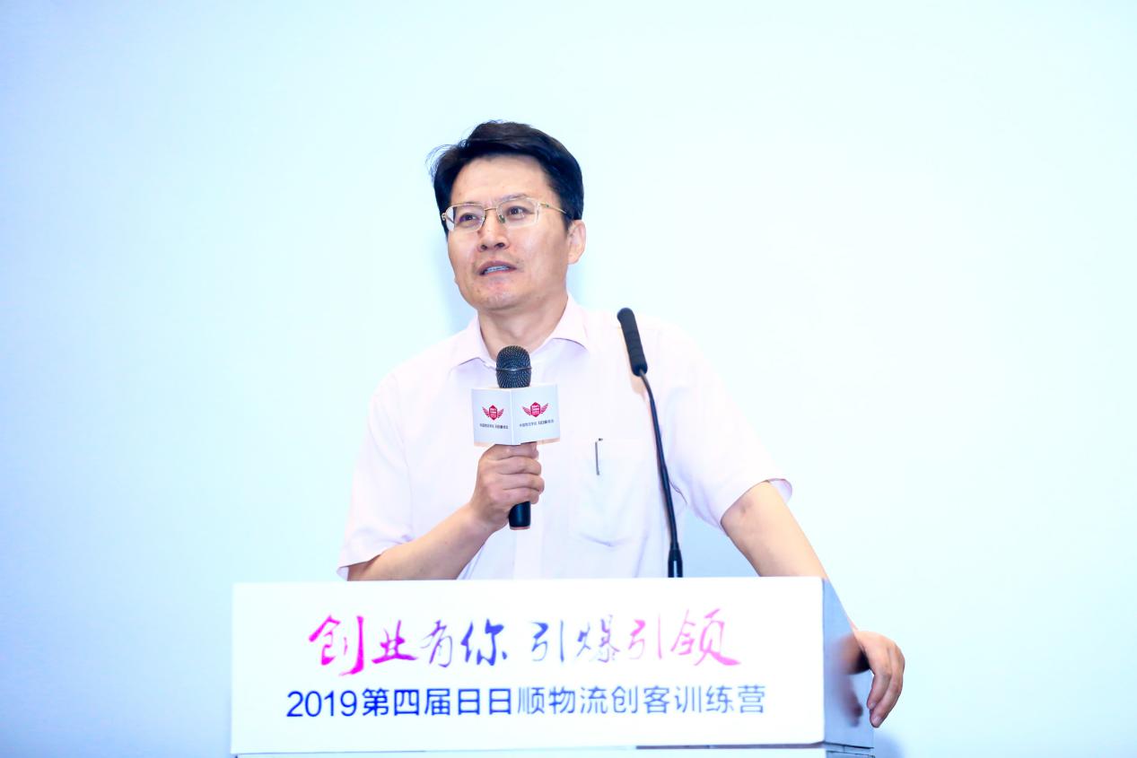 海尔集团副总裁解居志在开营仪式上指出,物联网时代,海尔以时代变革和