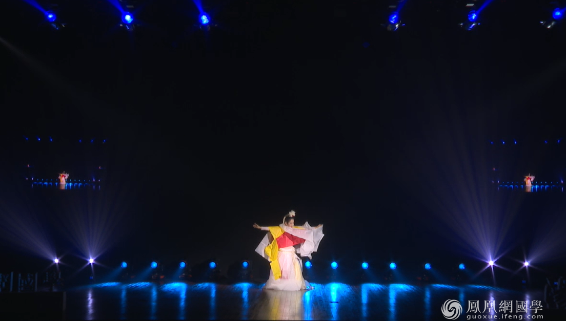 古稀韩国舞蹈家九华山下跳 禅舞 看哭很多人 视频 凤凰网