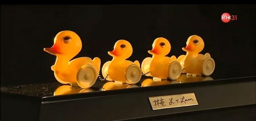 LT DUCK“小黄鸭”之父与LT DUCK“小黄鸭”掌舵人携第一代鸭子玩具亮相LEC_凤凰网