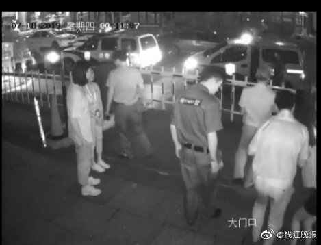 浙江一女子搞迷信，拒让夜归丈夫进家门遭暴打