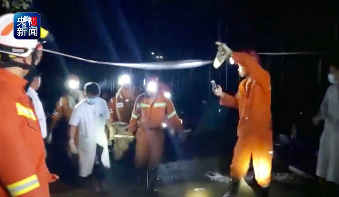 六盘水山体滑坡已救出17人 11人生还6人遇难