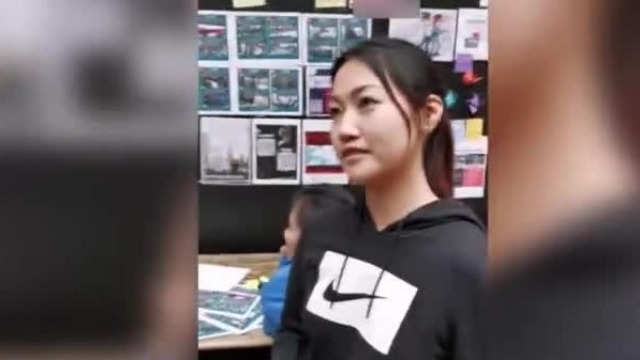 新西兰大学校园内有人贴“港独”海报 中国留学生怒怼