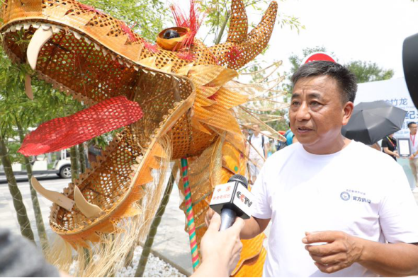 四川眉山8340米青神竹龙成为世界最长竹龙