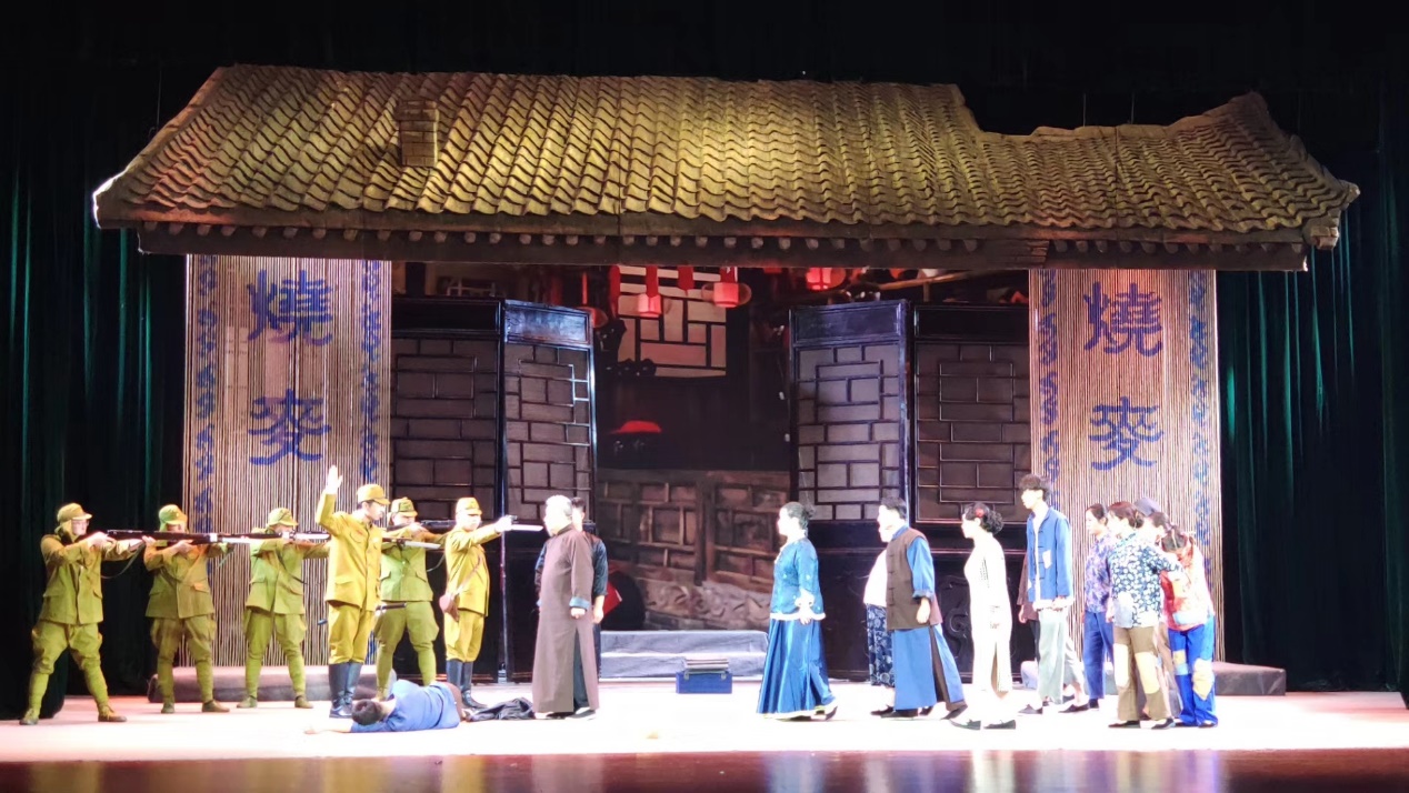 呼和浩特《风吹草低》话剧献礼新中国成立七十周年