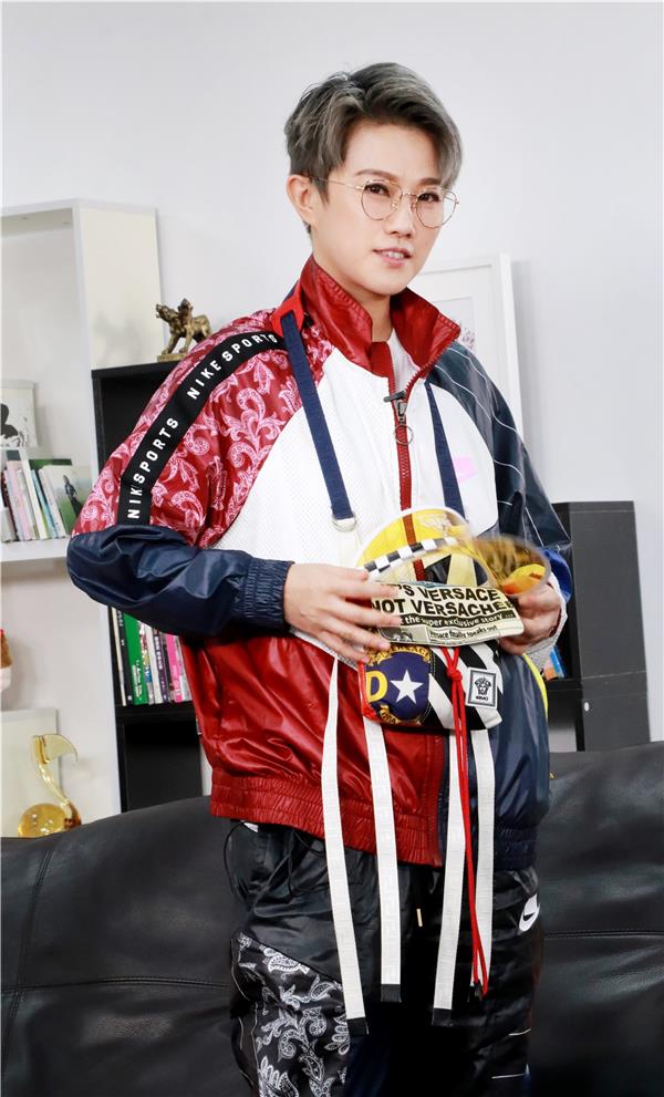 刘力扬空降酷狗直播现场化身搭配达人